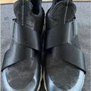 Sorel kinetic Black waterproof sneakers